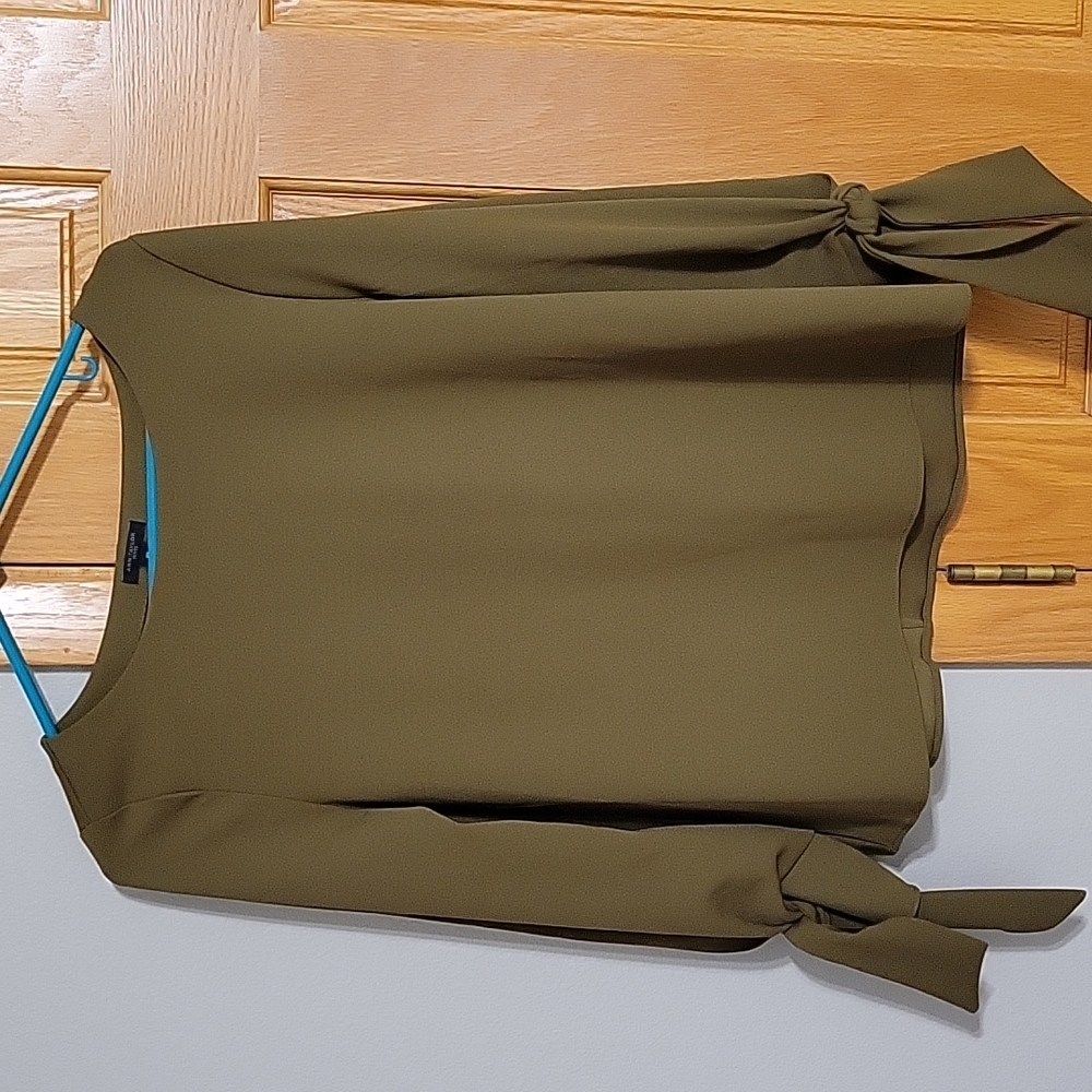 Ann Taylor petite size MP olive green top with tie sleeve detail